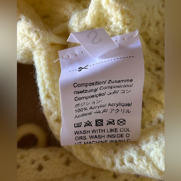 Yellow Crochet Knit Halter Crop Top w/Starfish Design Size Small New Without Tag - Picture 5 of 5